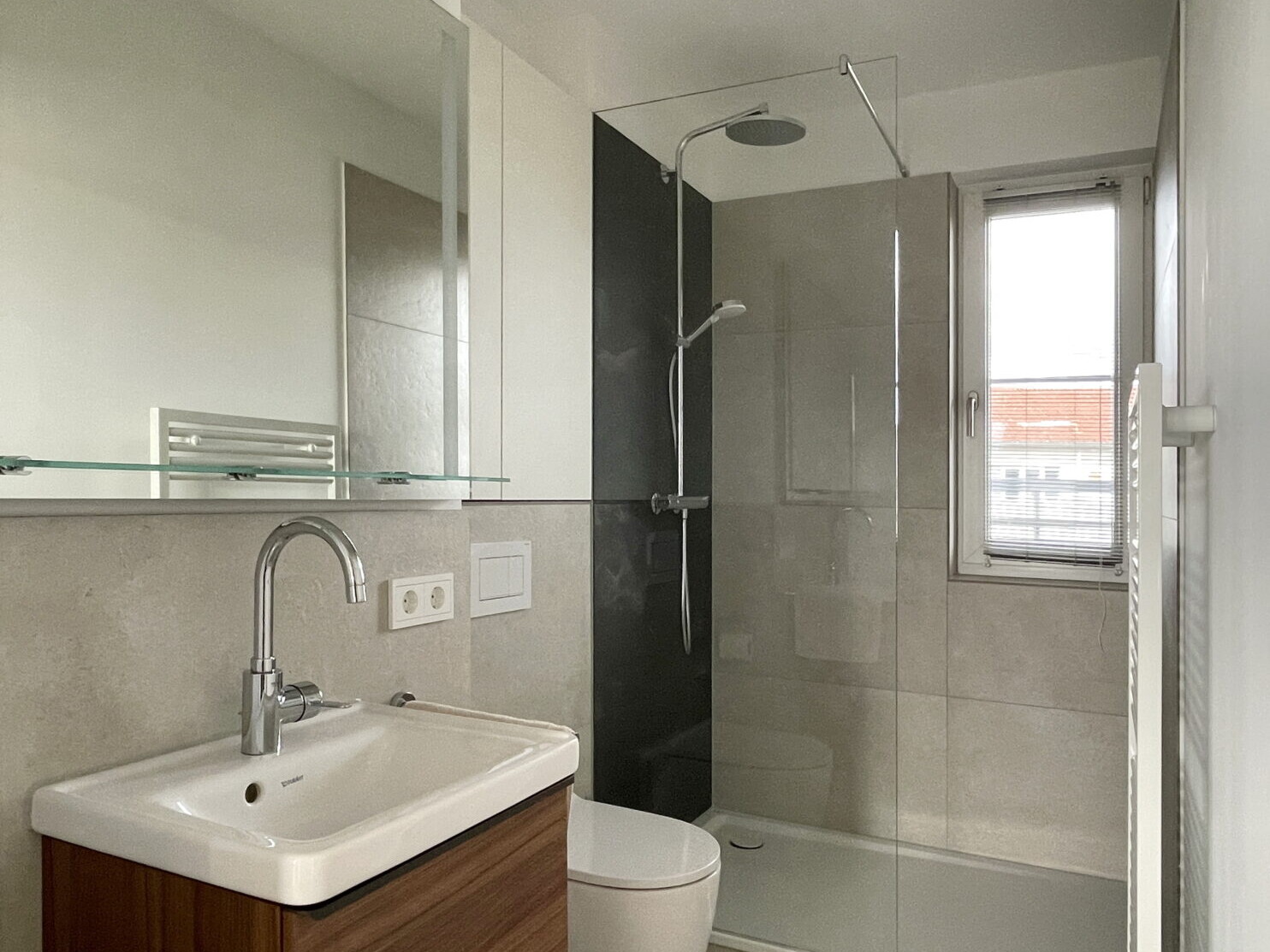 Duschbad - Blick von der Tür