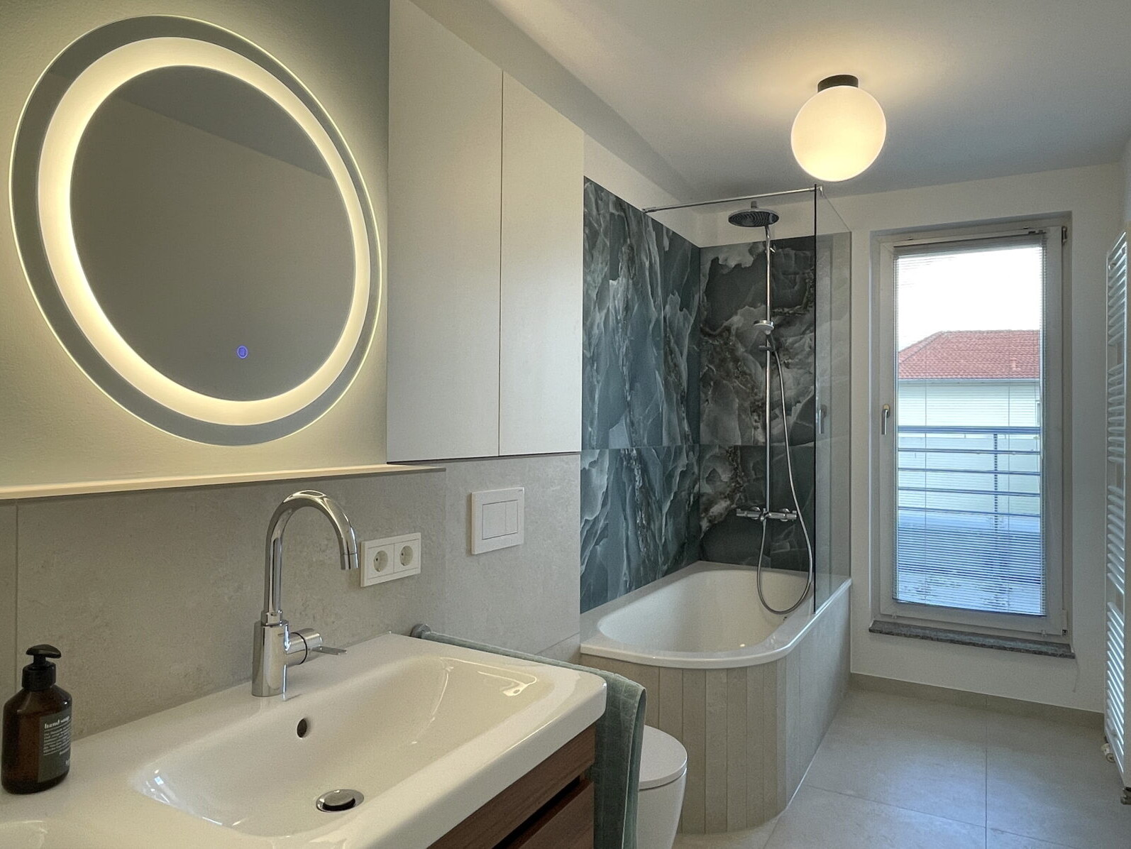 Masterbad - Blick von der Tür