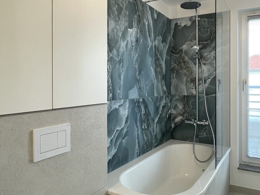 Masterbad - Blick auf die Wanne